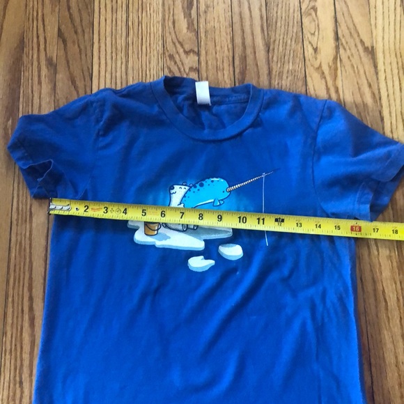 Blue t-shirt with polar bear and narwhal - Picture 5 of 6
